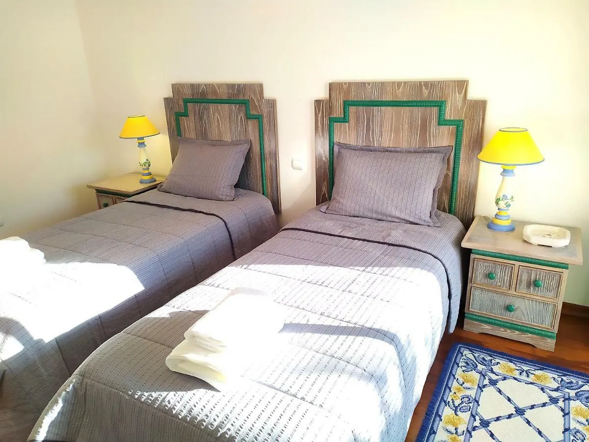 Villa Milu Quarteira 0*,