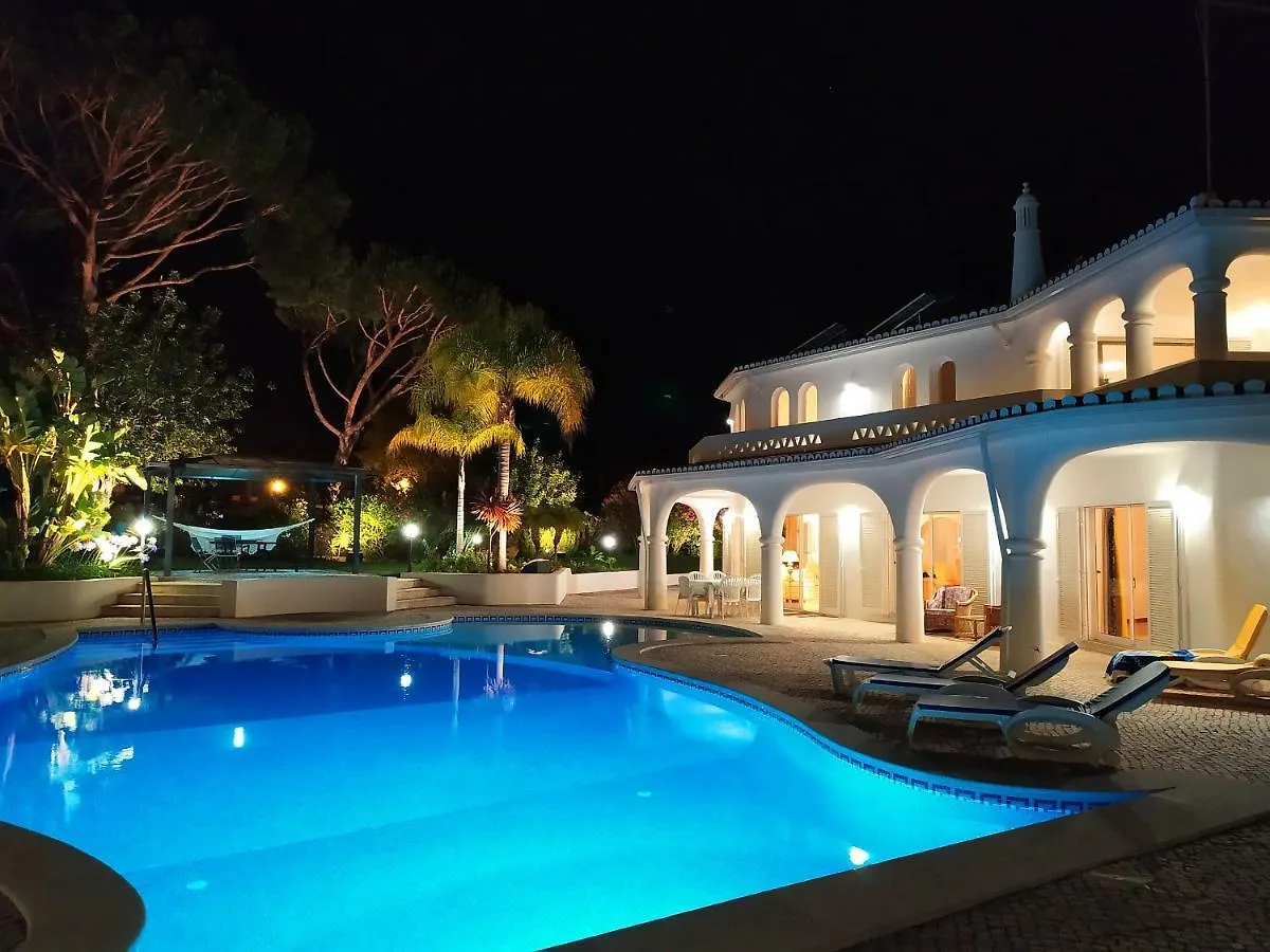 Villa Milu Quarteira 0*,